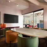 Otel Puccini Milan, Tapestry Collection By Hilton