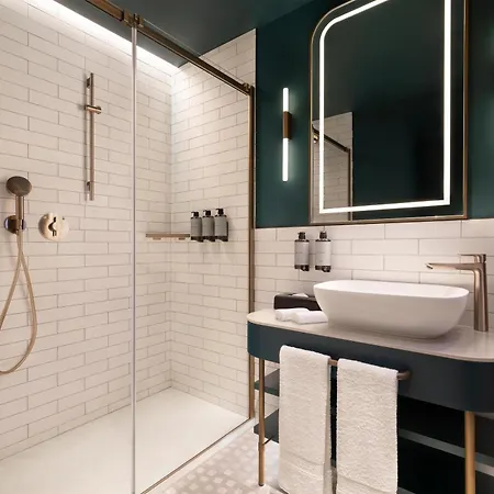 Otel Puccini Milan, Tapestry Collection By Hilton Milano