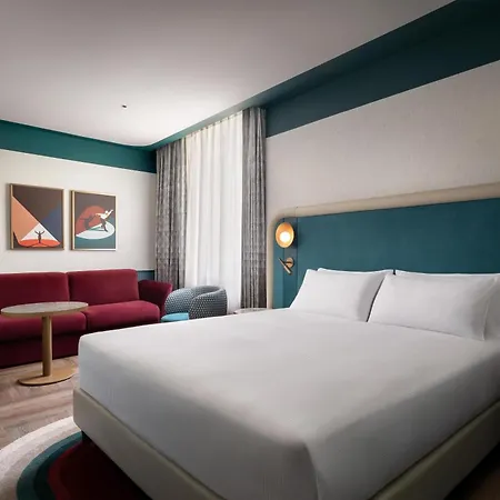 Puccini Milan, Tapestry Collection By Hilton Milán